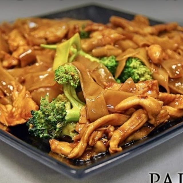 Pad Se-Ewe Noodles.